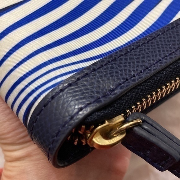 Vera Bradley blue white striped wristlet wallet